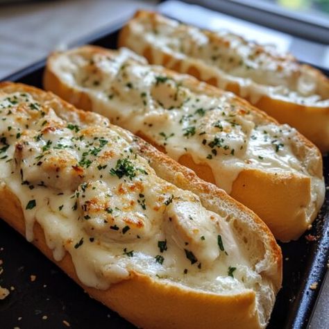 Chicken Alfredo Subs, Chicken Alfredo Stuffed Garlic Bread, Chicken Sub Sandwich Recipes, Chicken Alfredo Garlic Bread, Stuffed Garlic Bread, Chicken Breast Sandwich, Chicken Subs, Chicken Alfredo Recipe, Fried Ham