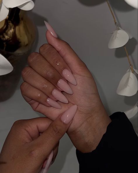 Plain Nail Ideas Almond, Plain Set Acrylic Nails, Nail Inspo Plain, Simple Plain Nails, Plain Almond Nails, Plain Winter Nails, Plain Nails Acrylic, Classy Simple Nails, Plain Acrylic Nails