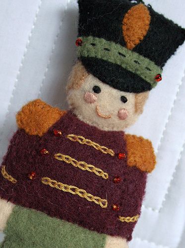 Nutcracker Felt Ornaments, Felt Nutcracker Ornaments, Felt Nutcracker, Felt People, Soldier Christmas, Tin Soldier, Felt Ornaments Patterns, Felt Crafts Patterns, Felt Crafts Christmas