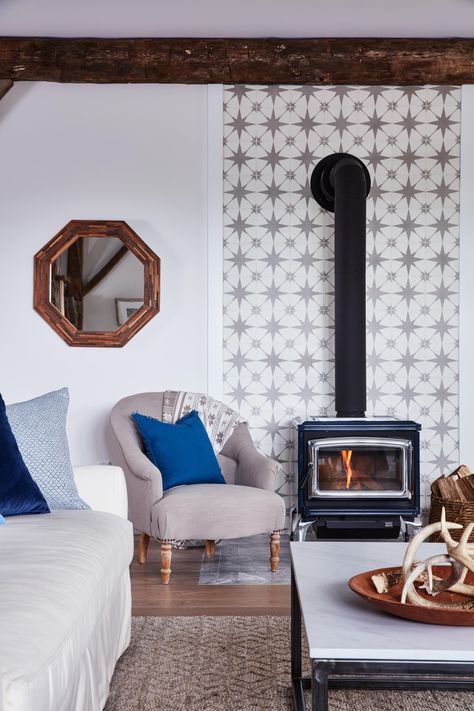 This wood-burning stove makes a major style statement Best Wood Burning Stove, Wood Stove Surround, Wood Kitchen Backsplash, Wood Stove Hearth, Wood Stove Wall, Wood Burning Stoves Living Room, Reclaimed Wood Kitchen, Wood Stove Fireplace, Sarah Richardson