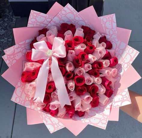 Ramos For Valentines, 36 Roses Bouquet, Valentines Day Roses Bouquets, Valentine’s Day Ramo, Ramo Inspo Pic, Red And Pink Flower Bouquet, Bouquet For Men Valentines, Valentines Day Ramos, Mothers Day Ramo