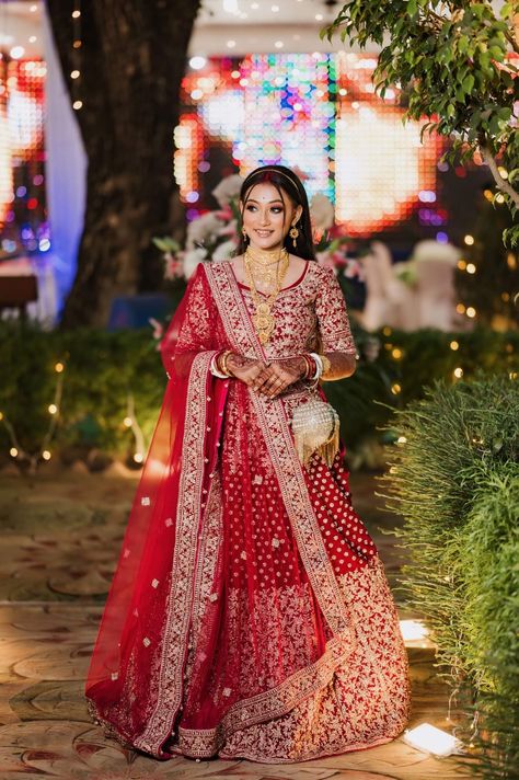 Bengali Bride Lehenga Look, Bengali Wedding Lehenga, Bengali Lehenga, Bengali Bride Reception Look Lehenga, Reception Look Bride Indian Saree, Bengali Reception Look, Indian Bride Reception Look, Bengali Reception Bridal Look, Reception Look Bride Indian