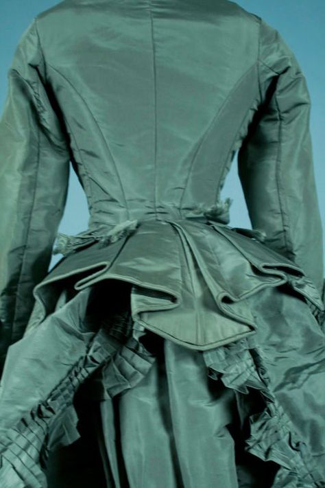 Green Victorian Dress, 1870s Dress, Victorian Fashion Women, Dress Peplum, Victorian Dresses, Side Saddle, Bustle Dress, Victorian Costume, 19th Century Fashion