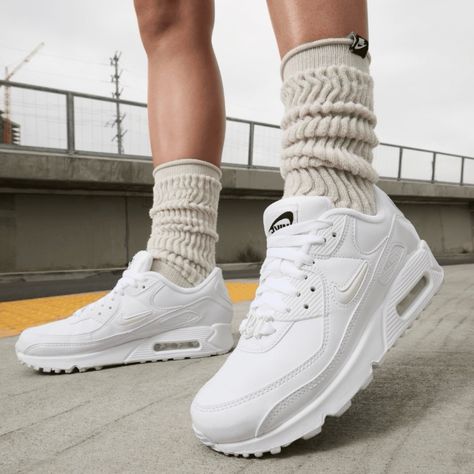 Airmax 90 Outfit, Nike Air Max 90 Se, Nike Air Max 90 Women, Nike Air Force Max, All White Sneakers, Nike Golf Shoes, Nike Air Max White, Running Sneakers Women, Iridescent Color