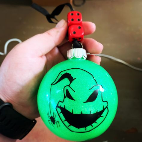 Oogie Boogie Crafts Diy, Oogie Boogie Christmas Tree, Oogie Boogie Diy Decoration, Oogie Boogie Ornament Diy, Oogie Boogie Svg Free, Oogie Boogie Ornament, Homemade Nightmare Before Christmas Ornaments, Nightmare Before Christmas Tree, Nightmare Before Christmas Ornaments