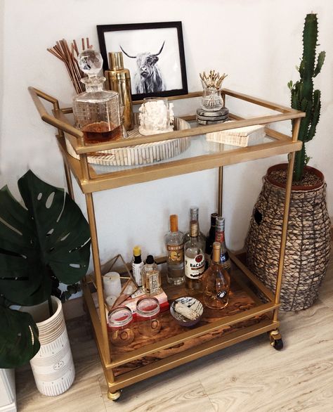 Boho bar cart Bar Cart Organic Modern, Boho Bar Setup, Round Bar Cart Decor, Bar Cart In Kitchen Ideas, Bar Cart Rustic, Mexican Bar Cart, Corner Bar Cart Ideas, Bourbon Bar Cart Styling, Western Bar Cart Ideas