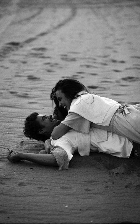 Engagement Photo Shoot Beach, Beach Sessions, Vintage Romance, Shooting Photo, Photo Couple, Beach Photoshoot, Beach Engagement, Rupaul, Couple Shoot