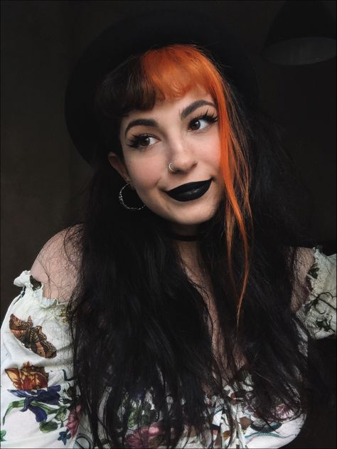 Halloween pumpkin hair streaks inspiration 🎃 You can find more in my instagram: anxiousluna 🧡 Black Hair With Orange, Long Alternative Hair, Orange Bangs, Dyed Curly Hair, Long Brunette Hair, Punk Hair, Hair Affair, Alternative Hair, Hair Makeover