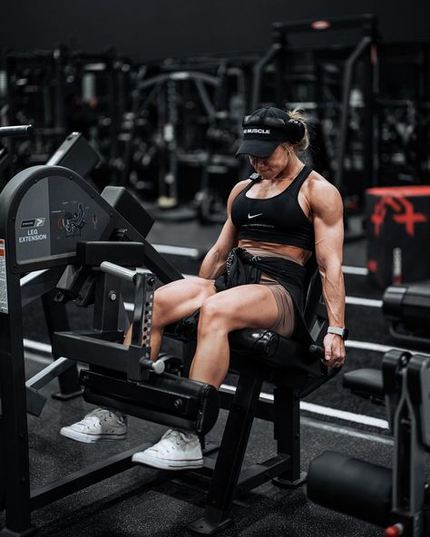 Leg day @valerieeratelle ⠀⠀⠀⠀⠀⠀⠀⠀⠀⠀⠀⠀ 📸 @big.3.media __________________ ⚜️ 𝙎𝙃𝙊𝙊𝙏 𝙇𝙄𝙆𝙀 𝘼 𝙋𝙍𝙊 / 𝙒𝙄𝙏𝙃 𝙏𝙃𝙀 𝙋𝙍𝙊𝙎 🎨 Preset and Lut pack… | Instagram Leg Day Pictures, Professional Gym Photos, Gym Women Photography, Gym Photoshoot Women, Gym Photography Women, Sony A7siii, Photoshoot Women, Gym Photoshoot, Gym Images