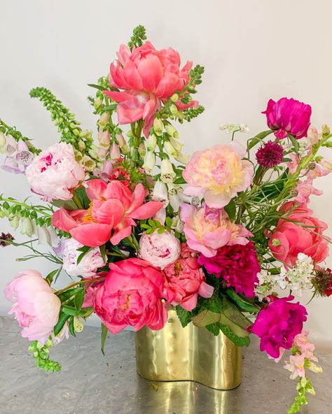 Peony Arrangements, Cherry Lacquer, Peony Flower Arrangements, Peony Design, Peony Arrangement, Unique Floral Arrangements, Flower Arrangement Designs, Boquette Flowers, Painting Inspo