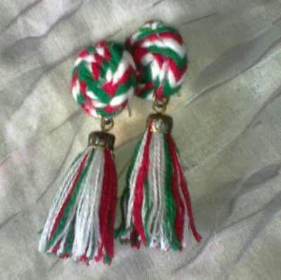 Aretes tricolor mexicanos Verde blanco y rojo Interior Design Trends, Interior Design Bedroom, Tri Color, Interior Design Living Room, Macrame, Drop Earrings, Interior Design, Beads, Crochet