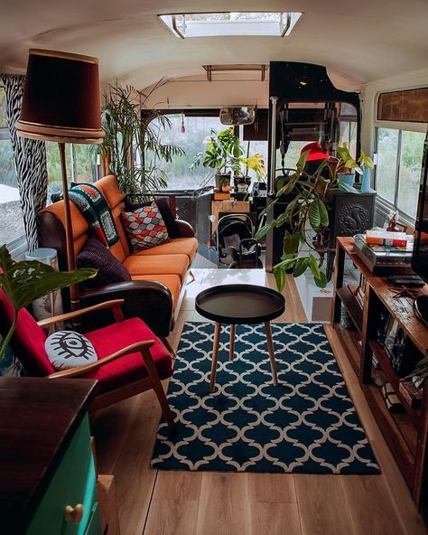 Converted bus in Margaret River, Western Australia School Bus Tiny House, School Bus House, Converted Bus, Wohne Im Tiny House, Bus Living, Kombi Home, Bus House, Van Life Diy, Bus Life