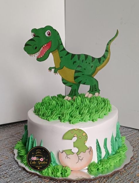 Homemade Dinosaur Cake, Dino Cake, Dinosaur Birthday Cakes, Party Food Platters, Dinosaur Cake, Baby Shawer, Dinosaur Theme, Food Platters, Dinosaur Birthday