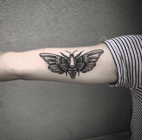 No face moth tattoo No Face Tattoo, Duck Tattoos, Moth Tattoo, Arm Sleeve Tattoos, Black Tattoo, Face Tattoo, No Face, Beauty Stuff, Tattoo Inspo