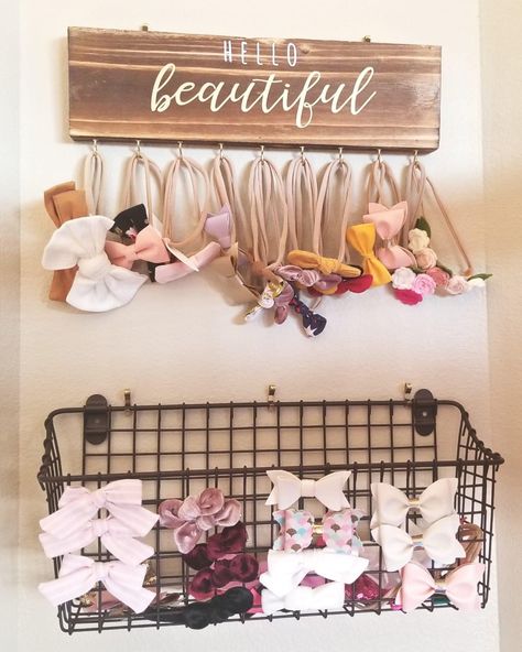 Pacifier Storage Nurseries, Nursery Headband Organization, Baby Headband Organization, Boho Bow Holder Diy, Baby Girl Bow Storage, Bow Storage Nursery, Diy Girl Nursery Decor, Nursery Bow Organization, Baby Girl Cow Nursery