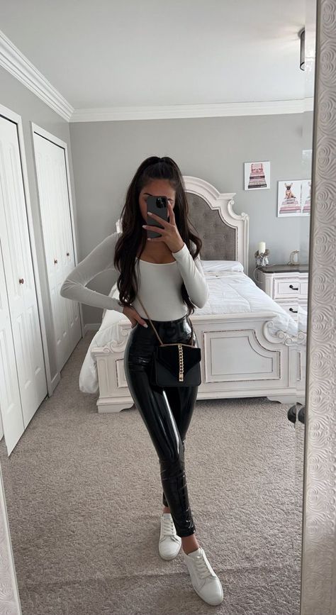 New Look Outfits Womens Fashion, Shiny Black Leggings Outfit, Baddie Boujee Outfits, Unique Dress Ideas, Salon Outfit Ideas, Vinyl Leggings Outfit, Winter Dress Outfit Ideas, Boujee Winter Outfits, Date Night Casual Outfit