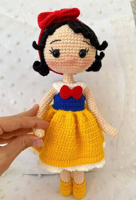 苹果肌 白雪公主 Snow White #amigurumi #adorable #addicted #crochet #craft #diy 14D Disney Princess Gifts, Red Yarn, Freeform Crochet, Pink Yarn, Princess Dolls, Amigurumi Free, Amigurumi Free Pattern, Crochet Dolls, Crochet Doll