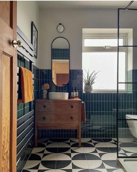 Small Bathroom Solutions, Bathroom Redesign, Instagram Direct, Bathroom Solutions, Bathroom Design Inspiration, Downstairs Bathroom, Bathroom Inspiration Decor, Upstairs Bathrooms, Style Deco