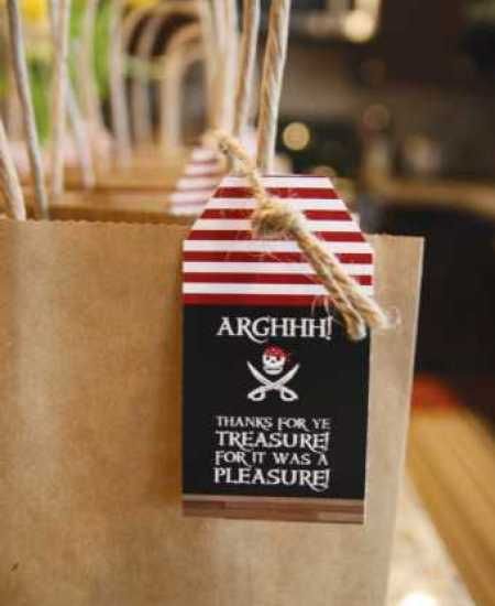 pirate-party-treasure-favors Pirate Party Ideas, Diy Costumes Kids Boys, Pirate Party Favors, Pirate Theme Party, Diy Costumes Kids, Costumes Kids, Pirate Day, Pirate Birthday Party, Creative Costumes