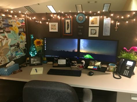 Desk Setup Cubicle, Desk Job Decor Office Cubicles, Office Desk Decor For Work Cubicle Cozy, Work Desk Aesthetic Cubicle, Call Center Desk Decor, Cubicle Decorations Office, Colorful Cubicle Decor, Work Office Cubicle Decor, Cubicle Ideas Workspaces