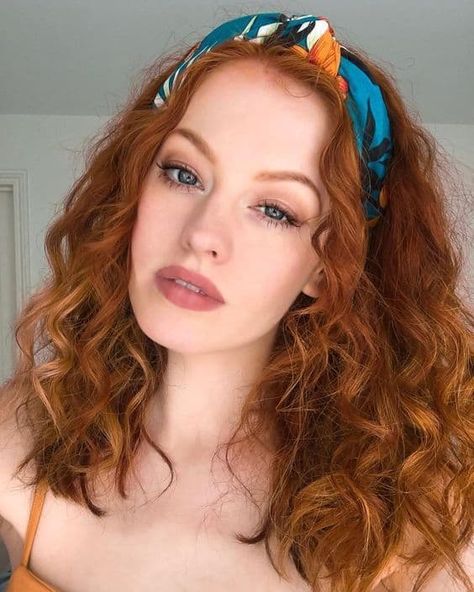 Hair Flicks, Curly Hairstyles Ideas, Jheri Curl, Spiral Perm, Red Curly Hair, Vlasové Trendy, Copper Hair Color, Paris Cafe, Curly Lace Front Wigs