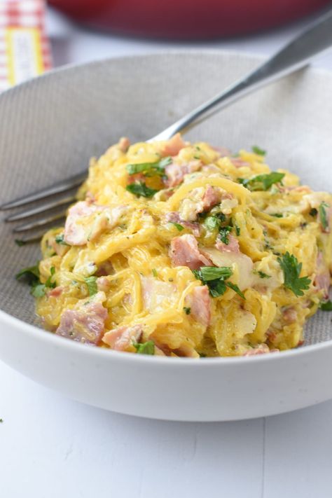 Spaghetti Squash Keto, Keto Carbonara, Spaghetti Squash Carbonara, Squash Carbonara, Carbonara Spaghetti, Parmesan Spaghetti Squash, Pesto Zucchini Noodles, Keto Pasta Recipe, Carbonara Recipe