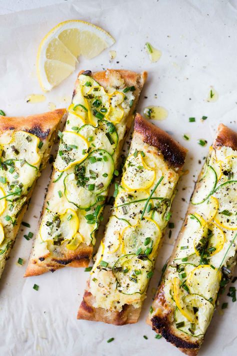 Flatbread Ricotta, Zucchini Flatbread, Easy Flatbread, Homemade Flatbread, Ricotta Recipes, Easy Zucchini, Flatbread Recipes, Flat Bread, Deep Dish