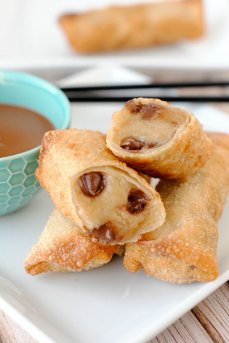 Cookie Dough Egg Rolls, Eggroll Recipes, Dessert Egg Rolls, Deep Fried Cookie Dough, Fried Cookies, Fried Cookie Dough, Cookies Dough, No Egg Desserts, Noodles Ramen