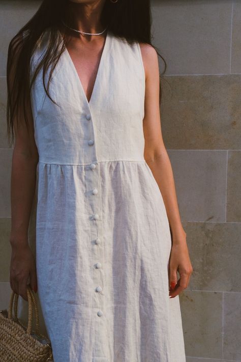 Linen Dress With Buttons, Outfit For Cruise, Linen Dresses Summer Chic, Linen Beach Dress, Linen Dresses Summer, Linen Style Fashion, Soft Dresses, Italian Dress, V Dress