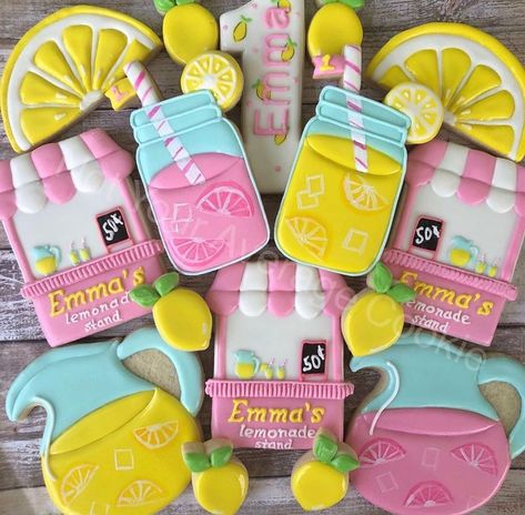 Fun Lemonade cookies by @notyouraveragecookie. Discovered via @boho_fanatic  🤗🍉🍋🌴🌺💕 Fun Lemonade, Lemonade Stand Birthday Party, Pink Lemonade Cookies, Lemonade Cookies, Lemonade Stand Birthday, Lemonade Stand Party, Diy Lemonade Stand, Kids Lemonade, Diy Lemonade