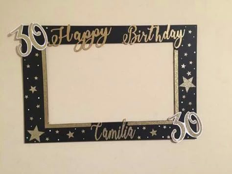 Photo frame Selfie Photo Frame Diy, Diy Photo Booth Birthday, Photo Booth Frame Ideas, Cadre Photo Booth, Diy Fotokabine, Best Friend Birthday Present, 18th Birthday Party Themes, 75th Birthday Parties, Party Frame