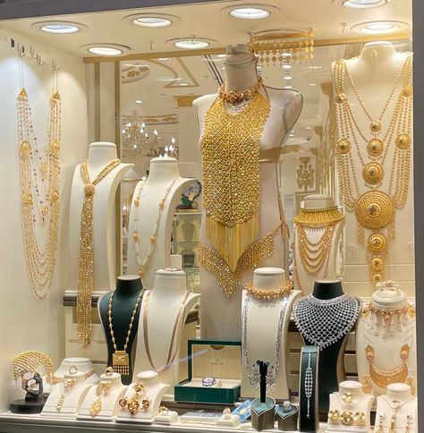 #gulf #goldjewellery #saudiarabia #kuwait #bahrain #qatar #oman #jordan #gold #weddingjewellery Saudi Arabia Gold Jewelry, Saudi Aesthetic, Jordan Gold, Saudi Gold, Display Jewelry, Family Jewellery, Bahrain, Dream Jewelry, Oman