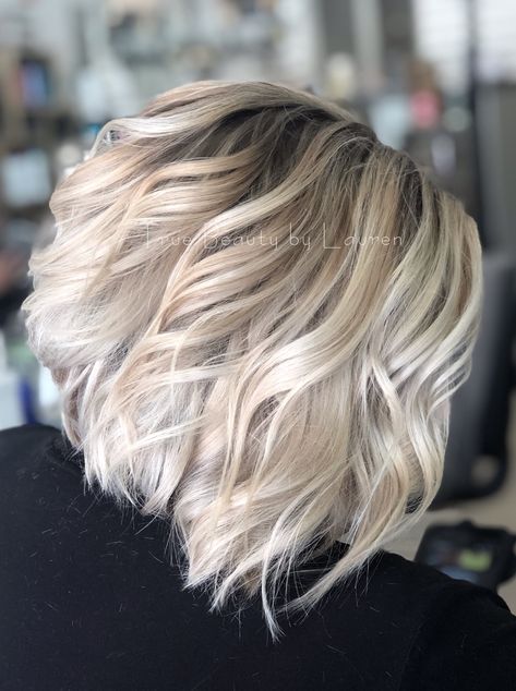 Creamy Vanilla Blonde Hair, Blonde Angled Bob, Women Straight Hair, Diy Hairstyle, Mullet Hairstyle Women Curly, Hiar Style, Women Curly Hair, Hair Mullet, Going Grey