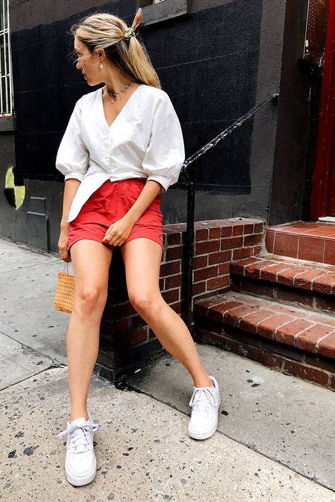 10 Cool Patagonia Outfits Worn By Fashion Editors | Who What Wear Patagonia Outfit, Lace Back Dresses, Sneaker Outfits, Patagonia Shorts, Lace Summer Dresses, Nyc Girl, Neon Fashion, Fashion Cover, Shorts Outfit