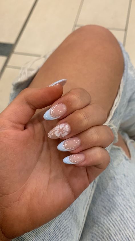 Create a Summer Nail Look: Free Beginners Guide Vacation Nail Designs, Nude Nail Art, Blue And White Nails, Beachy Nails, Nude Nail, Almond Shape Nails, Almond Nails Designs, Vacation Nails, Easy Nail Art