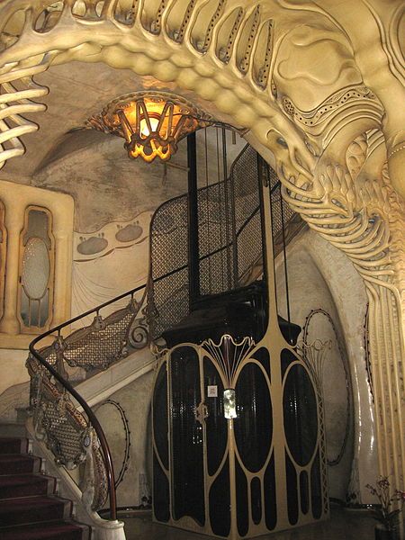 Art Nouveau interior, Spain. House Entrance Lobby, Art Nouveau Arquitectura, Wrought Iron Railings, Architecture Art Nouveau, Art Nouveau Interior, Design Art Nouveau, Nouveau Architecture, Iron Railings, Art Nouveau Architecture