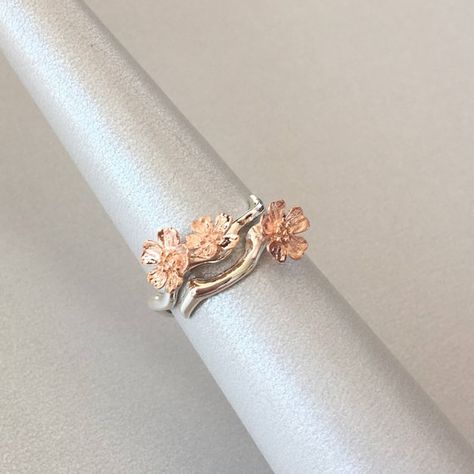 This beautiful Sakura Ring features sterling silver with sterling silver flowers, and we also have rose gold plated over sterling silver flower. Size: Adjustable ring US fit 6-9 You would get a ring with the color of the flower you choose in the option list. *** Please note that the natural Sakura Ring, Tiffany Bracelet Silver, Cherry Blossom Ring, Forward Helix Earrings, Sakura Blossoms, Twig Ring, Ring Flower, Nature Ring, Necklace For Girlfriend