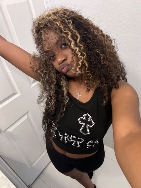 Dyed Hair For Dark Skin Black Women, Creme Of Nature Hair Dye, Blonde Highlights On Black Hair, Natural Hair Highlights, Highlights Curly, Dyed Curly Hair, 3c Hair, Highlights Curly Hair, Curly Hair Photos