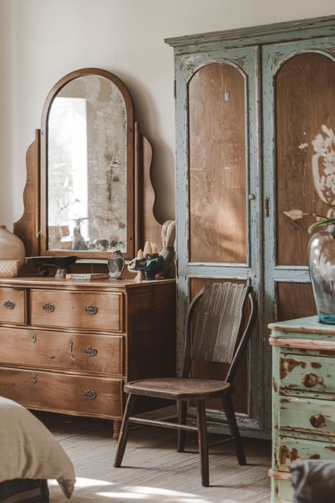 Boho bedroom decorated with vintage furniture Boho Old Furniture, Wooden Bedroom Ideas, Bedroom Ideas Colorful, Wooden Bedroom, Boho Bedroom Ideas, Vintage Chair, Old Dressers, Bedroom Boho, Vintage Chairs