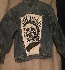 Jean Jacket Punk, The Exploited, Jean Jacket Diy, Embroidery Jeans Jacket, Jacket Hand Painted, Bleach Hoodie, Punk Fashion Diy, Levis Jean Jacket, Hoodie Diy