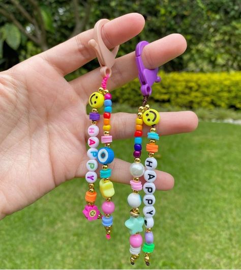 Diy Bead Keychain Ideas, Diy Bead Keychain, Beads Keychain Ideas, Bead Keychain Diy, Beaded Keychain Ideas, Beaded Keychain Diy, Bracelets Handmade Diy, Mask Holder, Bead Charms Diy