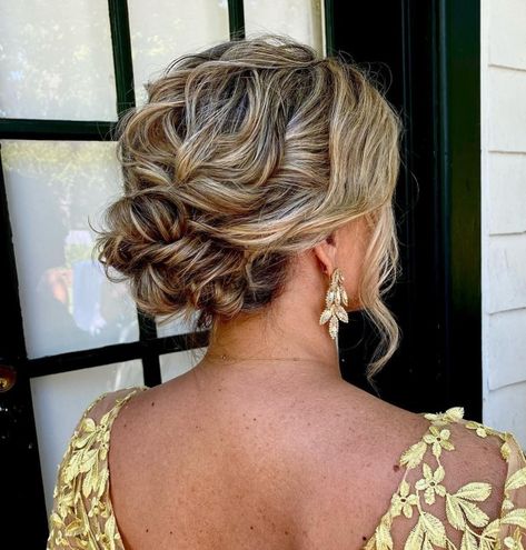 Mother-of-the-Bride Updo with Tousled Waves Mother Of The Bride Updos, Groom Hair Styles, Mother Of The Bride Hairdos, Mother Of The Bride Hairstyles, Bride Hairstyles Updo, Mother Of The Groom Hairstyles, Side Updo, Wedding Hairstyles For Medium Hair, Bride Updo