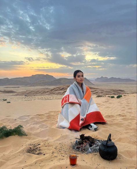 Wadi Rum Outfit, Cute Chill Outfits, Vacay Pics, Wadi Rum Jordan, 2024 Year, Wadi Rum, Chill Outfits, Travel Vacation, Rum