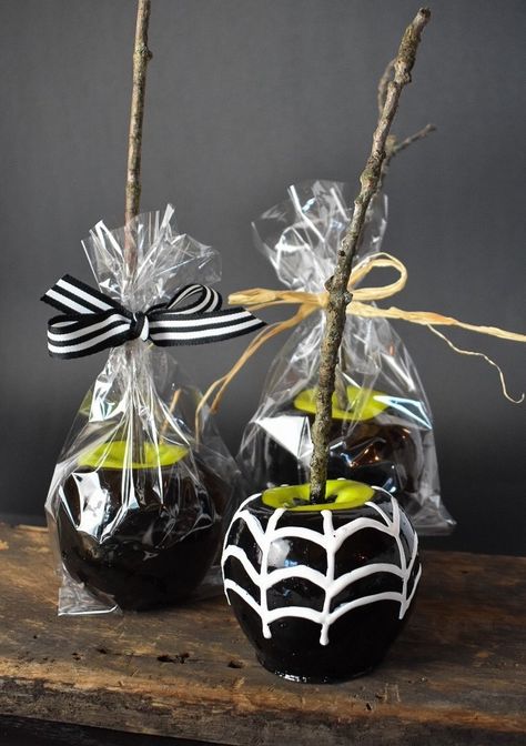 Permanent Poison Apple – The Permanent Garden Halloween Candy Apples, Vegan Halloween Food, Candy Apple Recipe, Halloween Apples, Apple Candy, Creative Pumpkin Decorating, Gourmet Apples, Vegan Halloween, Halloween Food Treats