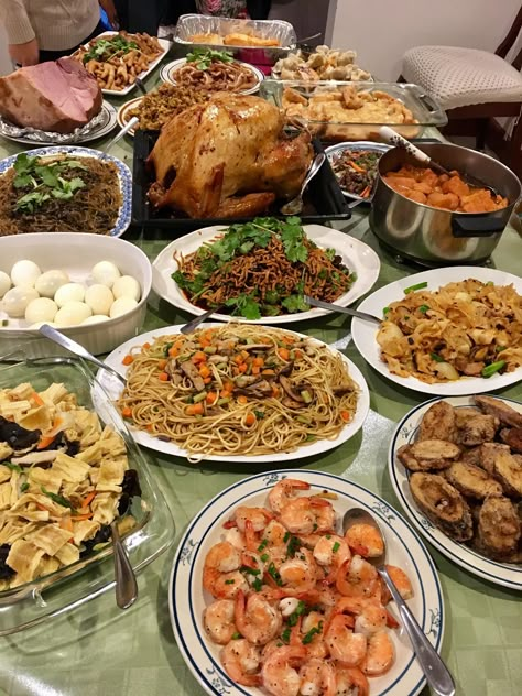 [Homemade] Chinese Thanksgiving Food Set Up, Party Food Buffet, Catering Ideas Food, Food Table, Buffet Food, Food Goals, Snap Food, Food Platters, Food Snapchat