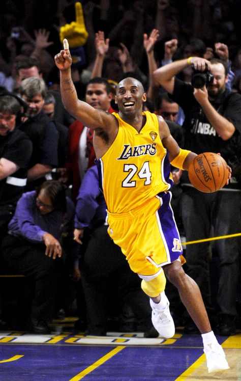 Kobe Bryant's most iconic and memorable photographs Kobe Bryant Poster, Kobe Bryant 8, Kobe Mamba, Kobe Bryant Family, Kobe & Gigi, Kobe Bryant Nba, Nba Basketball Art, Kobe Bryant Pictures, Jersey Numbers