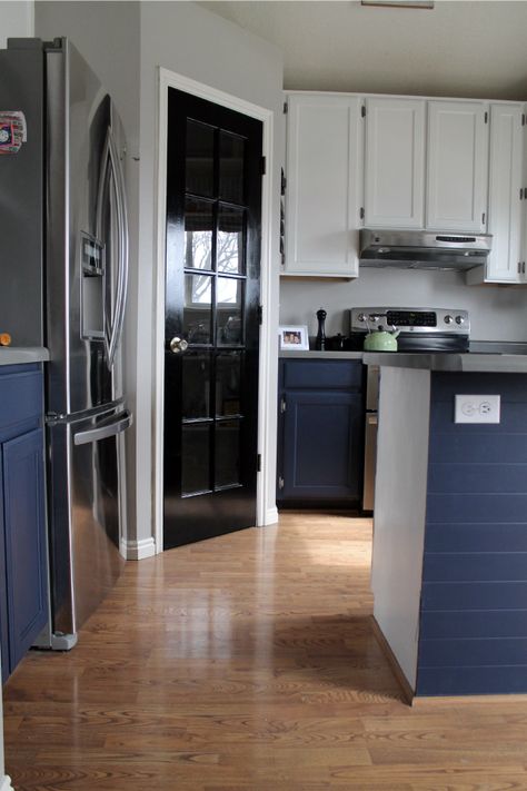 Chris loves Julia: Navy Painted Base Cabinets Hale Navy benjamin moore on base cabinets - blue, white, black door Black Pantry, Navy Kitchen Cabinets, Navy Blue Kitchen Cabinets, Dark Blue Kitchens, House Tweaking, Block Countertops, Navy Blue Kitchen, Navy Kitchen, Navy Paint