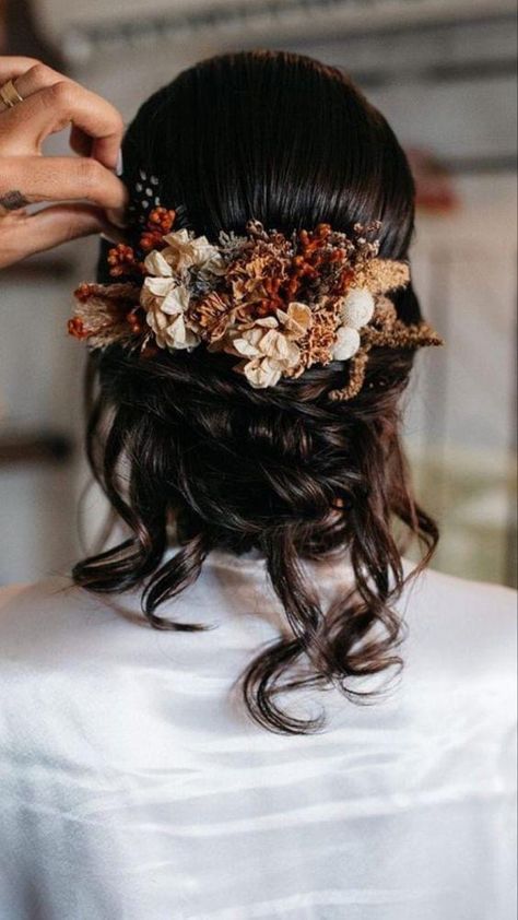 October Wedding Hairstyles, Auburn Wedding Hair, Autumn Wedding Hairstyles, Fall Bride Hairstyles, Fall Flower Crown Wedding, Autumn Wedding Flowers October, Fall Bridal Hair, Autumn Wedding Hair, Fall Wedding Hair