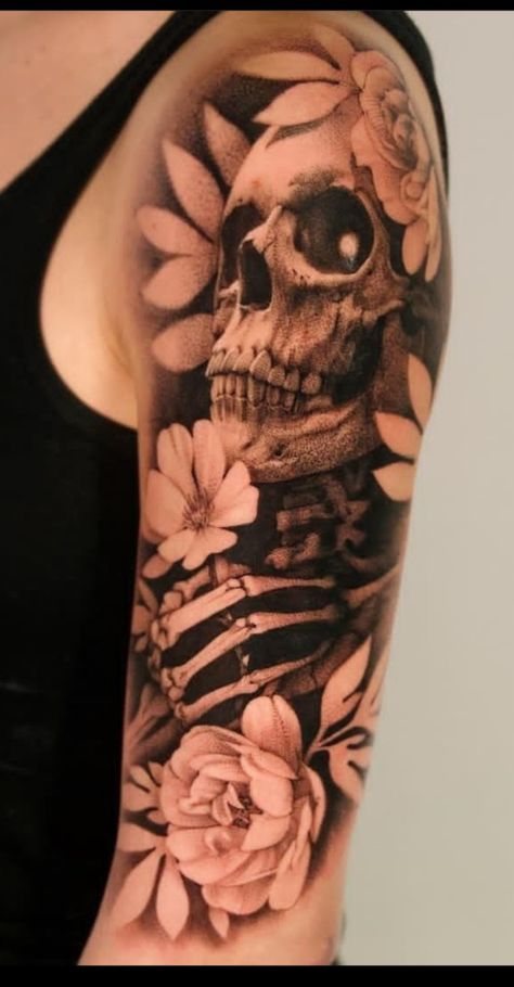 Female Sleeve Tattoo Ideas, Pretty Skull Tattoos, Female Sleeve Tattoo, Floral Skull Tattoos, Girly Skull Tattoos, Tattoos Feminine, Feminine Skull Tattoos, Vintage Tattoos, Skull Rose Tattoos