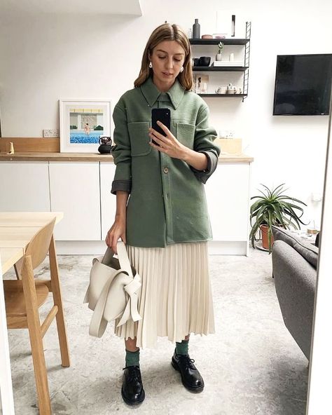 Outfit With Pleated Skirt, Spring Weekend Outfit, Shacket Outfit, Instagram Outfits, Fashion People, Weekend Outfit, 가을 패션, Looks Style, Outfits Casuales